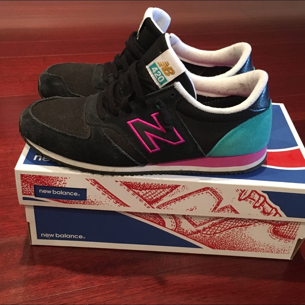 New balance CLASSICS.  Like new.  Size 8B.  Black.